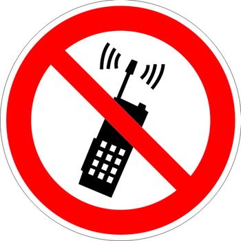 P18 запрещается пользоваться мобильным (сотовым) телефоном или переносной рацией (пластик, 200х200 мм) - Знаки безопасности - Запрещающие знаки - Магазин охраны труда и техники безопасности stroiplakat.ru